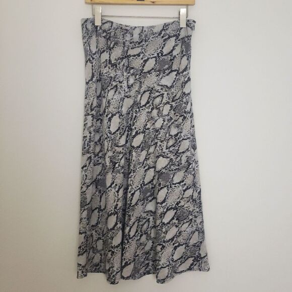 Bar III Women's Midi Skirt Medium Gray Snake Print Femine Flowy Swiftie - Picture 1 of 11